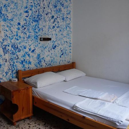 Filippos Hotel Ágios Kírykos Екстериор снимка